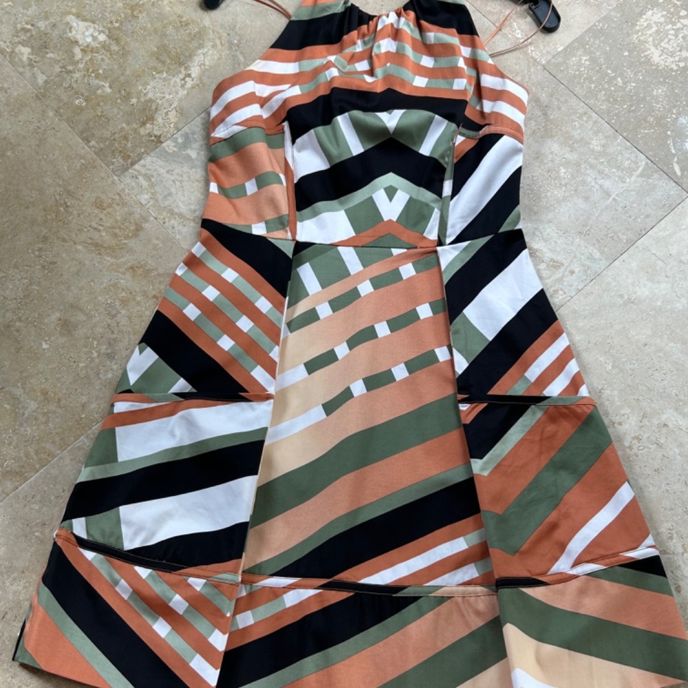 Jessica Simpson Dress, Brand New, Size 8, Backless, Adjustable Halter - Picture 4 of 16